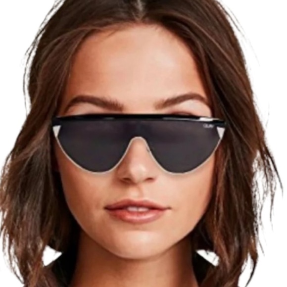 Quay Retro Inspired Shield Sunglasses Black Frame Gray Lens 50-14-142mm NWT - Picture 1 of 13